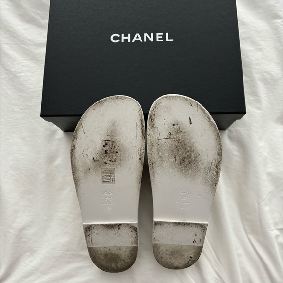 CHANEL 🖤 24P Classic White Leather Slip on Dad Sandals - Size 39 *RARE* - Picture 12 of 13